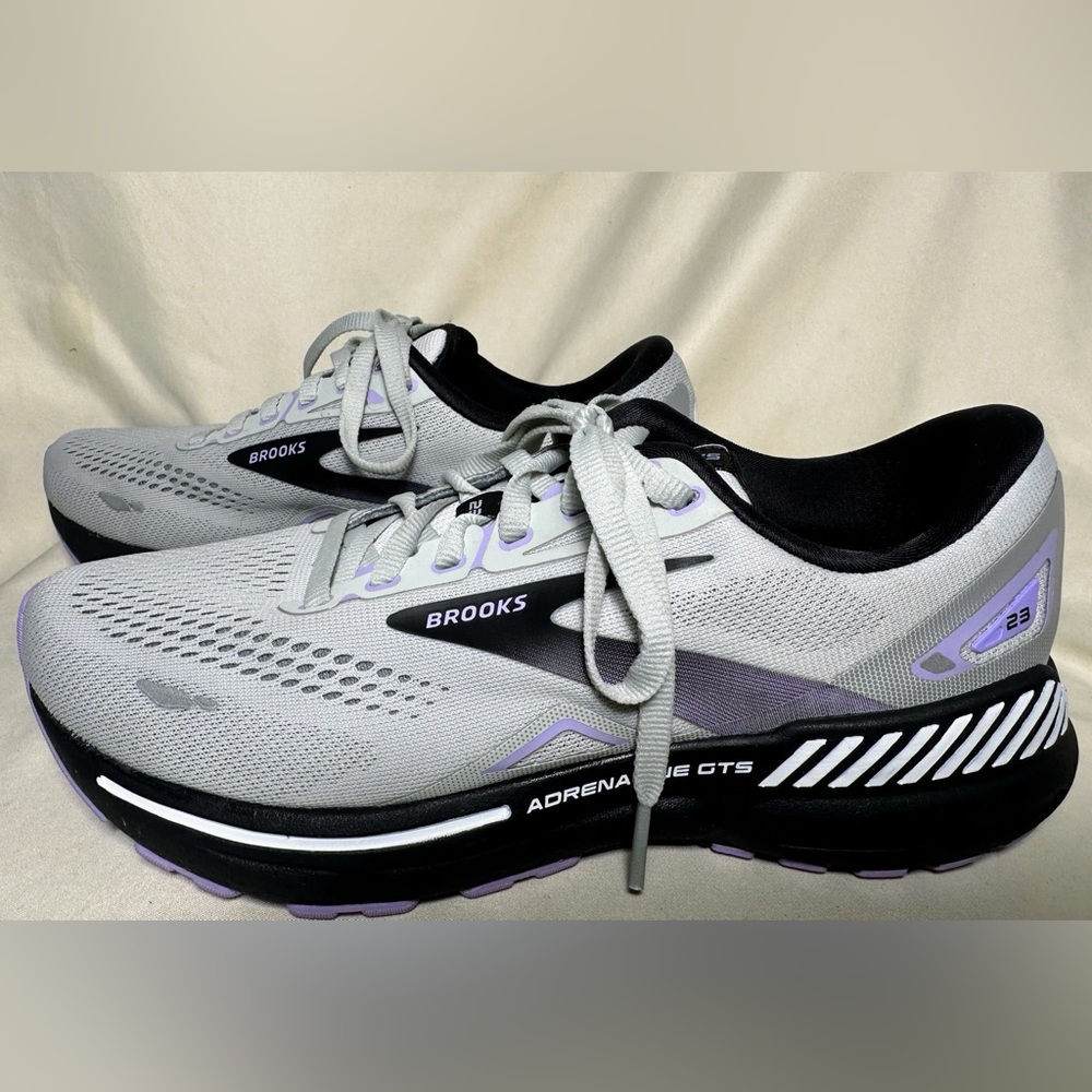 Brooks Womens Adrenaline GTS 23 Running Shoes sz 8 Wide Gray/purple Cushioned